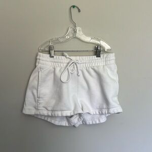WHITE TNA ARITZIA BOYFRIEND SWEATSHORTS